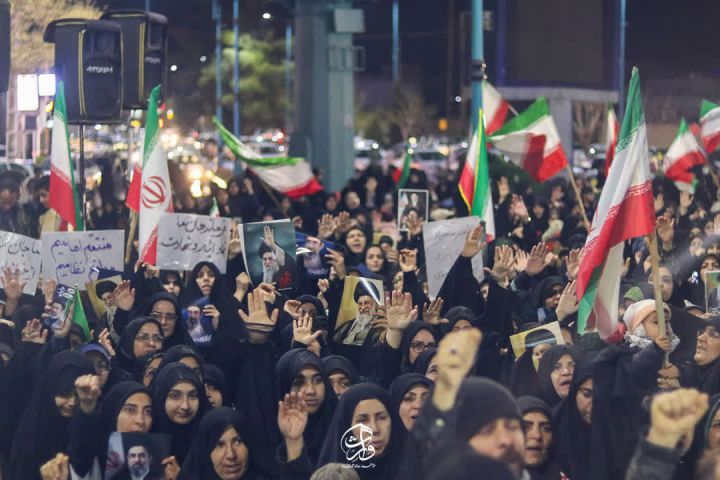 📸 #گزارش_تصویری  🔴 تجمع مردم دارالولایه مهریز در پی شهادت آیت الله العظمی سیدعلی خامنه‌ای📸 #گزارش_تصویری  🔴 تجمع مردم دارالولایه مهریز در پی شهادت آیت الله العظمی سیدعلی خامنه‌ای